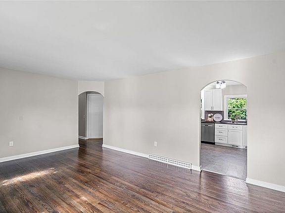 4th image of 1054 S 45th Ter