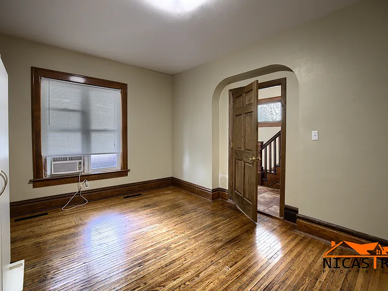2254 Indianola Ave — Photo 20