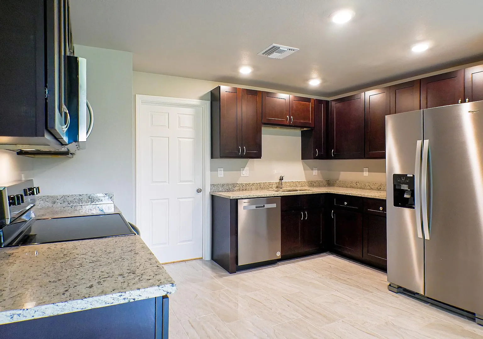 Splendid brand new duplex located in the heart of Fort Myers, 3-bedroom, 2-bathroom — Photo 2