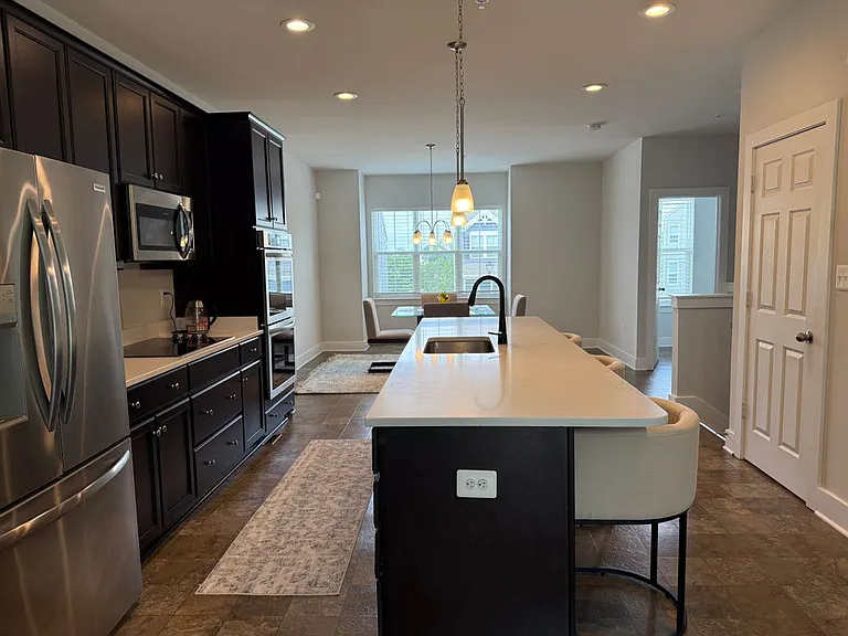 2773 Town View Cir — Photo 3