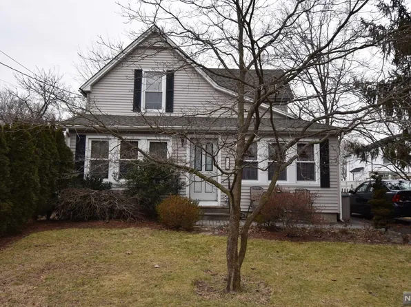 128 Summit Ave, New Milford, NJ 07646