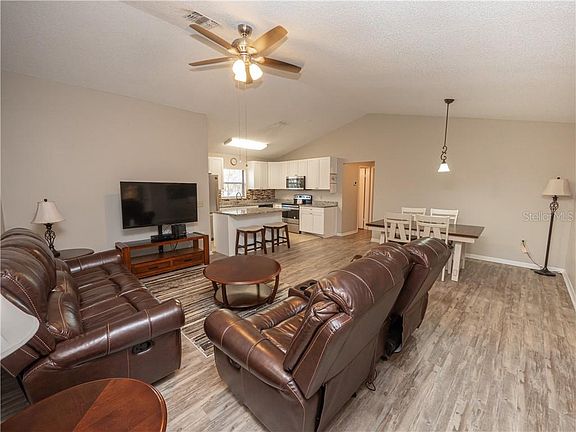 3rd image of 6115 N Fork Ct