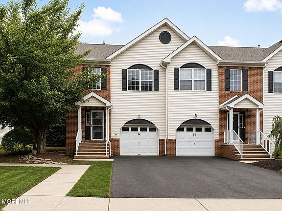 3rd image of 84 Heron Court