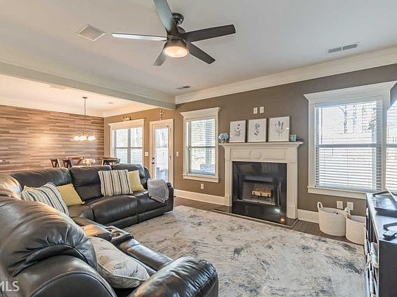 2nd image of 213 Birchwood Dr