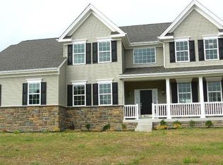 102 Willow Oaks Ln, Mullica Hill, NJ 08062