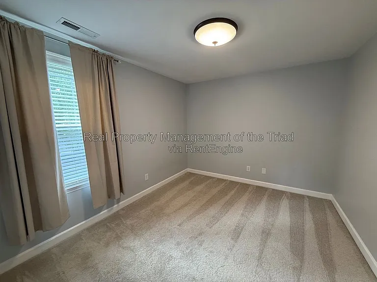 2740 Bridgeport Dr — Photo 14