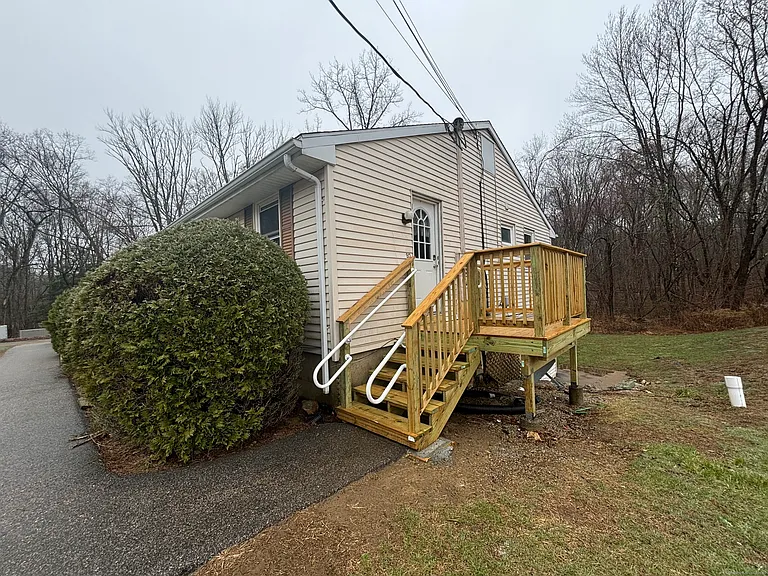 9 White Oak Rd #D — Photo 1