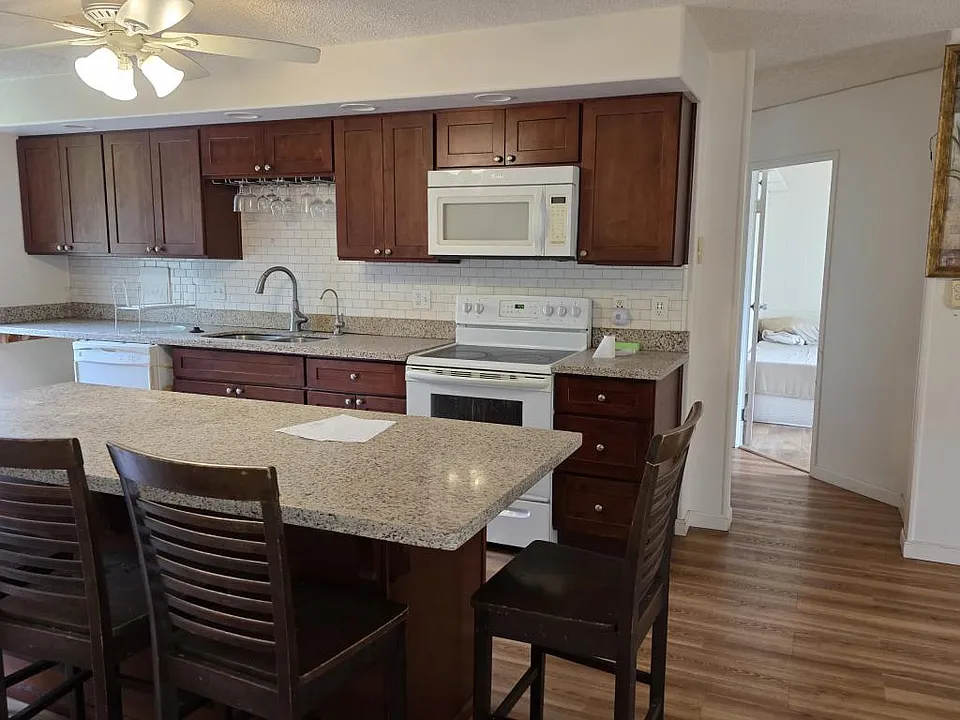 95-273 Waikalani Dr #D706