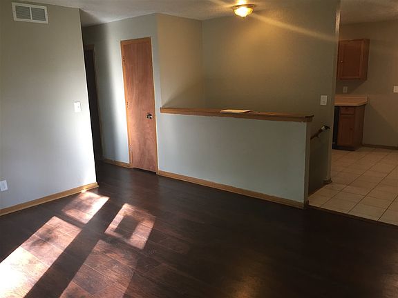 3rd image of 3011 Latham St
