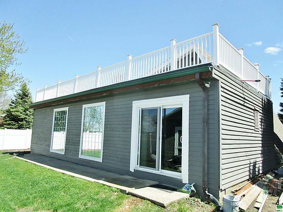 2nd image of 125 Oakmont Dr