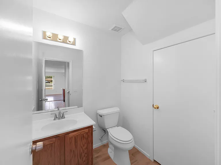 3309 E San Remo Ave — Photo 6