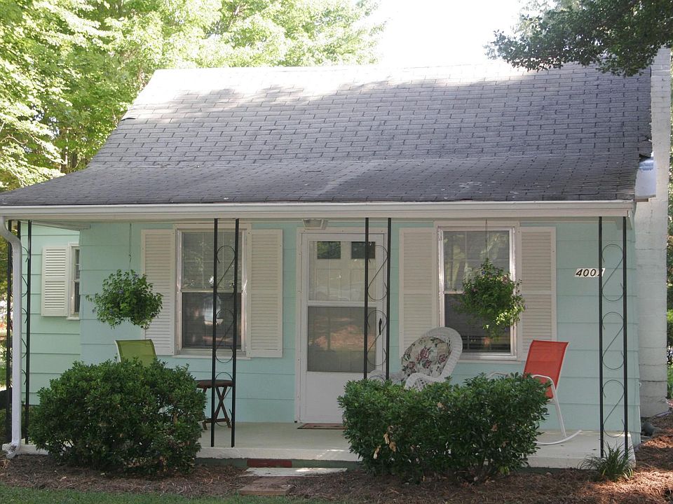 Front of the Seven Oaks Cottage