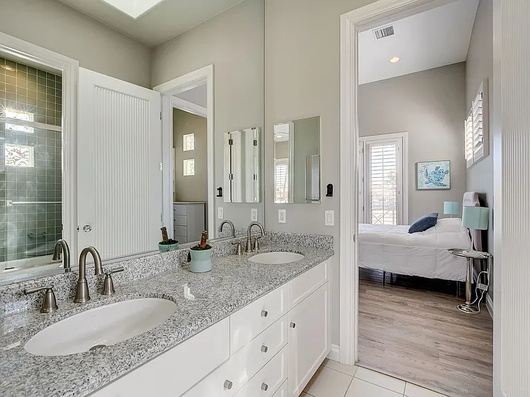 Bedroom 2 & 3 Full Bathroom