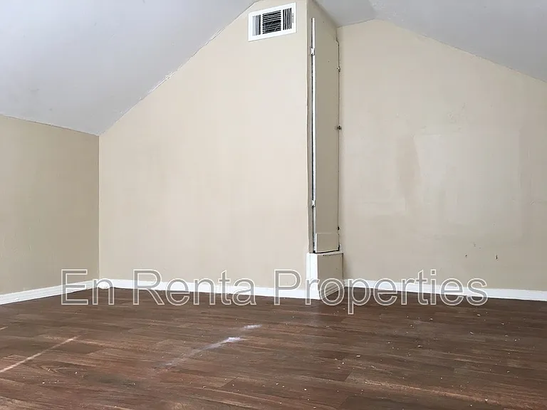 2903 Weber St — Photo 7