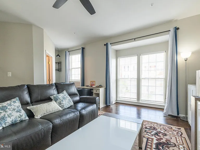 4004 Meadow Trail Ln — Photo 7