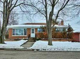 1001 S 1st St, Dundee, IL 60118