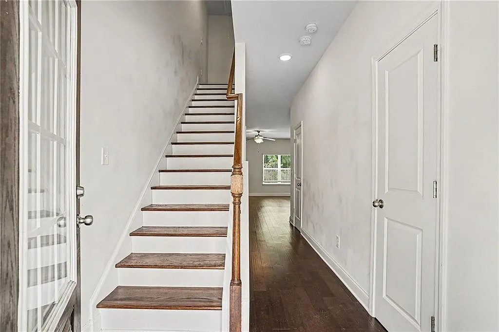 3 bed, 2.5 bath, 1628 sqft, $1,850 — Photo 4
