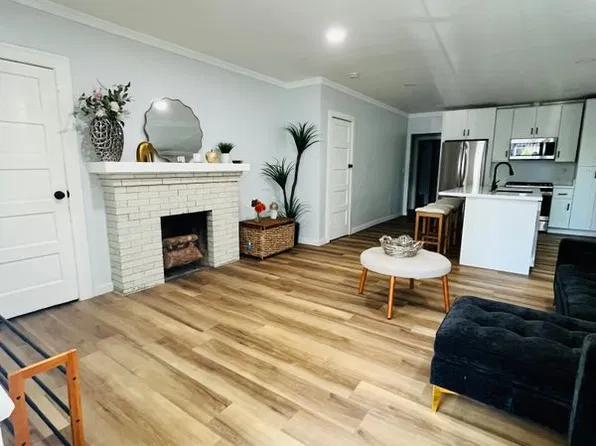 851 W 40th Pl, Los Angeles, CA 90037