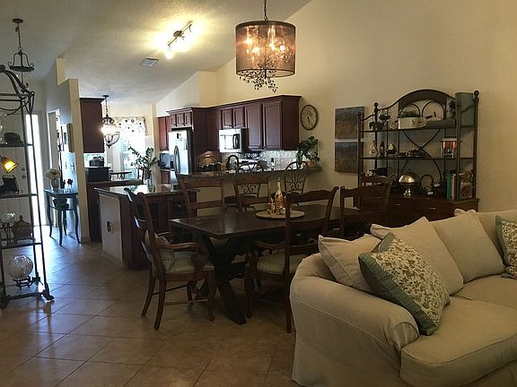3rd image of 2572 Estancia Blvd