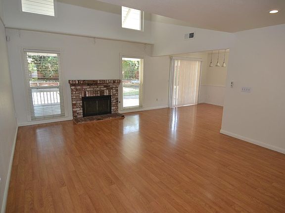 3rd image of 2817 Woodmont Cir