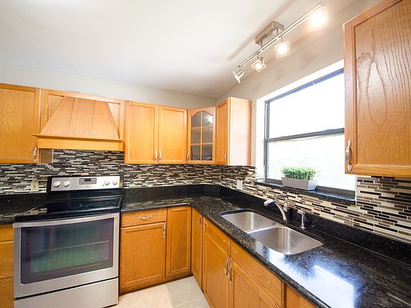 5th image of 6617 Blackwood Dr