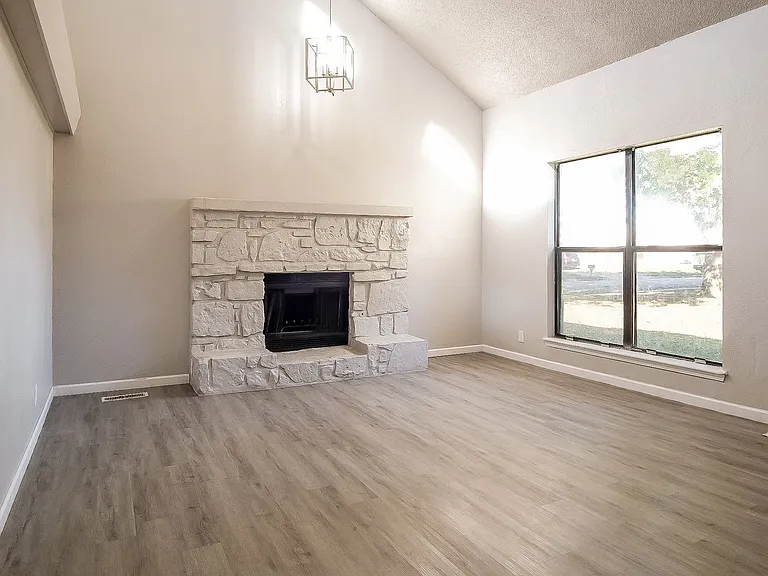 877811_017_living_room_13276051.jpg