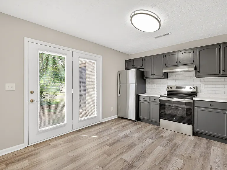 601 E Grundy St #B — Photo 10