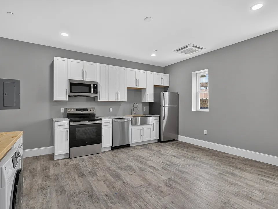 5 Main St #203