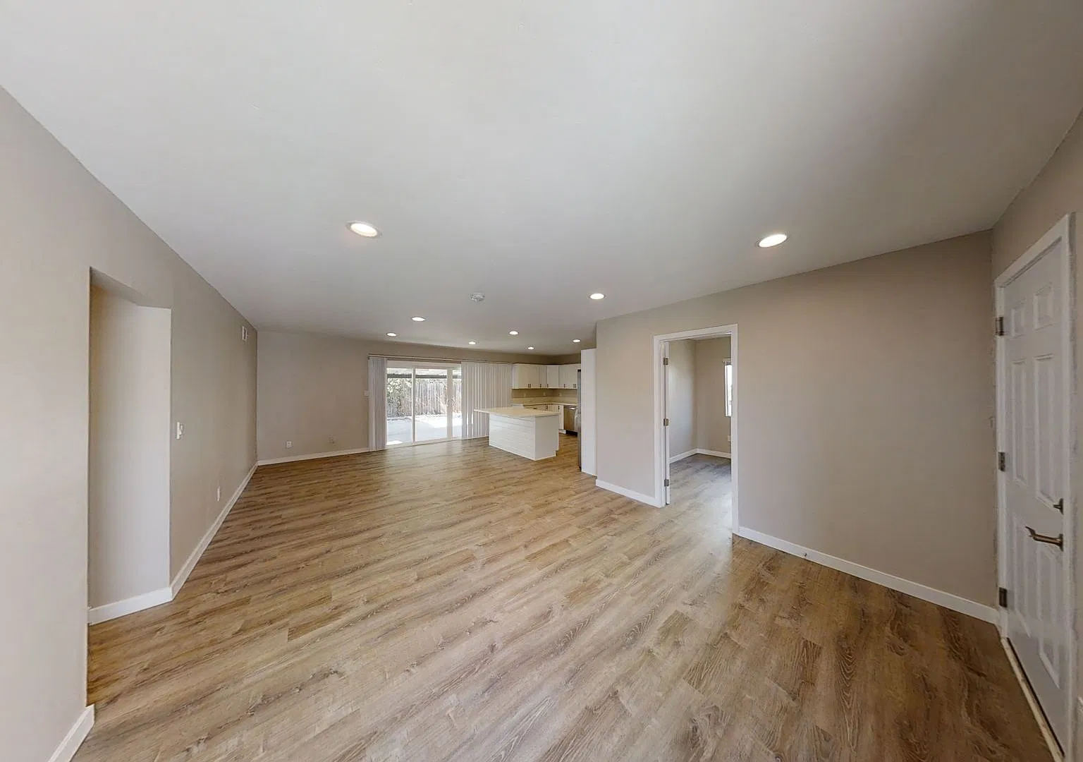 Newly Renovated! 4BD/2BA — Photo 4