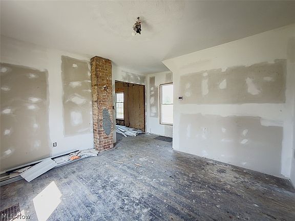 5th image of 1002 Cleveland Ave SW