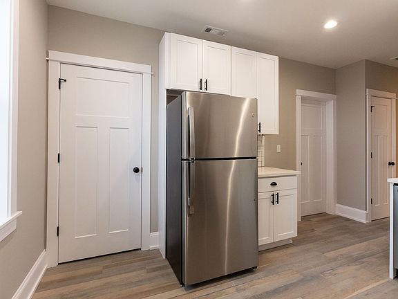 4th image of 3549-51 N Hamlin Ave #1S
