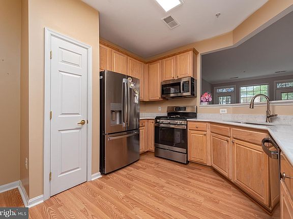 4th image of 411 Hamlet Club Dr Unit 102