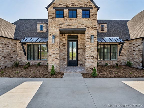 2nd image of 8403 S Timber Wolf Dr