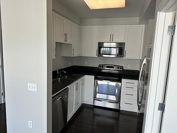 2nd image of 7 Vandewater St Ste 402