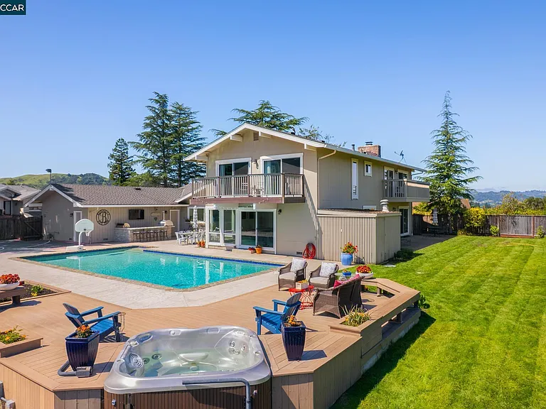 1933 Joseph Dr — Photo 11