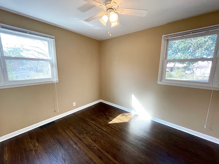 736 Vanderhorst Dr — Photo 16