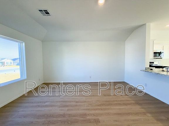 3rd image of 1111 Raven Dr