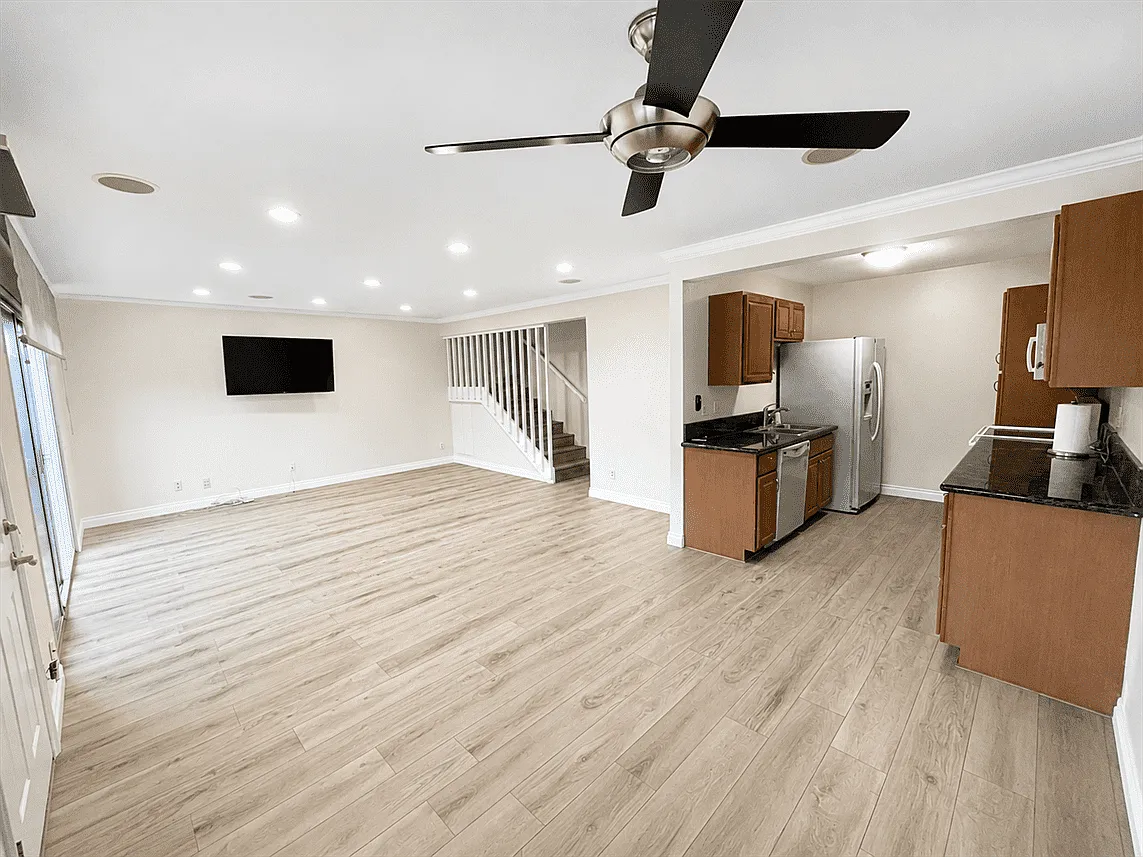 2 bed, 1.5 bath, 1140 sqft, $2,795 — Photo 3