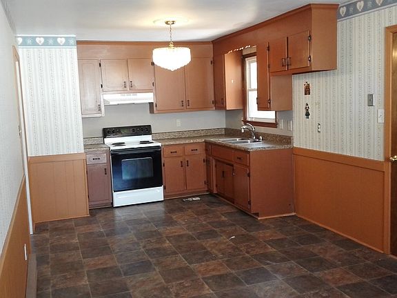 4th image of 1708 Davis Ln