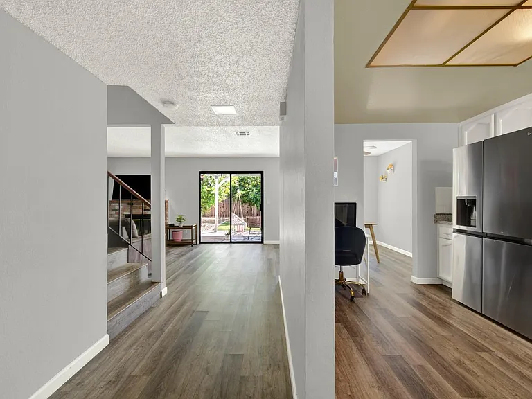 925 Brandon Way — Photo 6