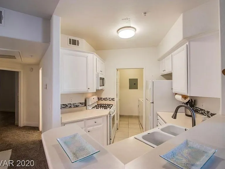 7163 S Durango Dr #208 — Photo 4