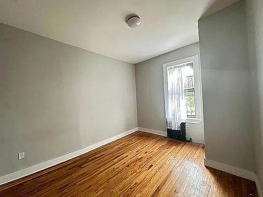 4th image of 511 Willoughby Ave APT 6