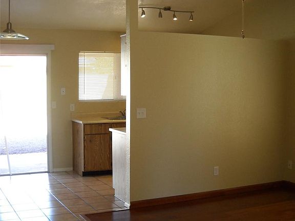 3rd image of 3036 W Potter Dr