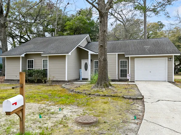 105 Gatewood St, North Charleston, SC 29418