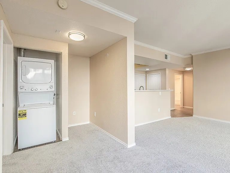 101 San Fernando — Photo 26