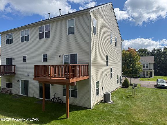 4th image of 11 Nicole Ln