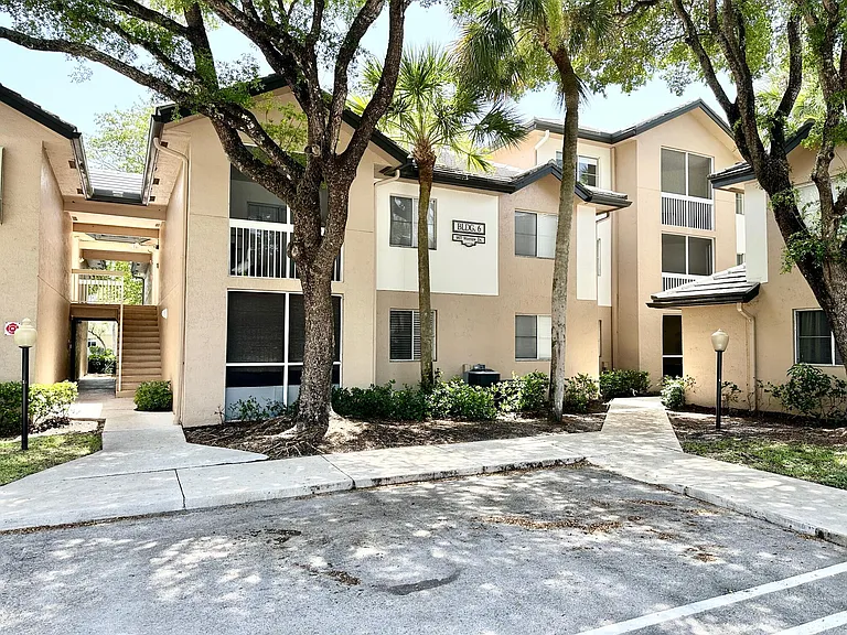 9877 Westview Dr #623 — Photo 1