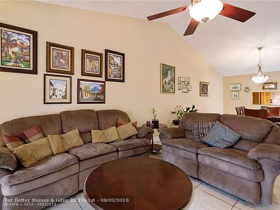 4th image of 345 Lakeside Ct #221