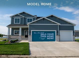 4800 Decorah Way S, Fargo, ND 58104