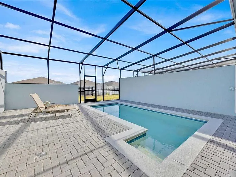 372A Pacific Ln — Photo 20